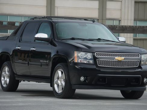 Used 2012 Chevrolet Avalanche LT w/ All-Star Edition image 3