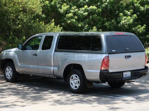 Used 2015 Toyota Tacoma 2WD Access Cab w/ Convenience Package image 6