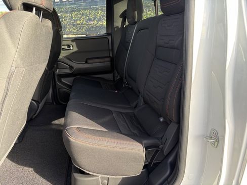 Used 2025 Nissan Frontier PRO-4X image 17