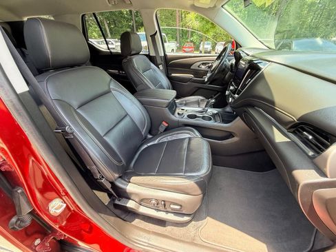 Used 2020 Chevrolet Traverse LT FWD image 25