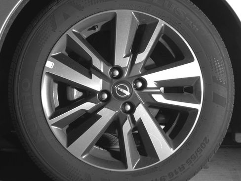 Used 2025 Nissan Versa SV FWD image 13