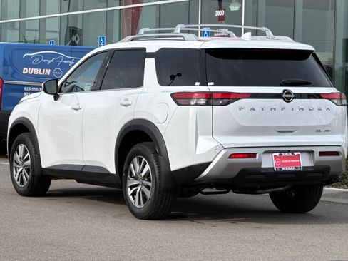 New 2025 Nissan Pathfinder SL image 5
