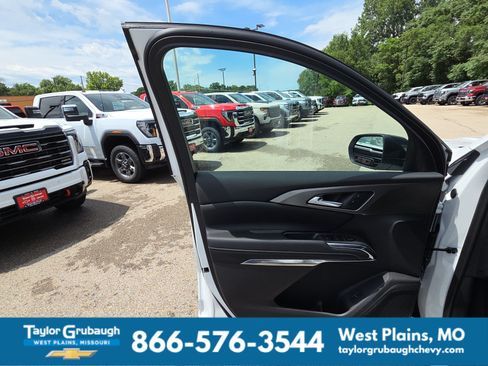 New 2026 Chevrolet Traverse LT w/ Midnight/Sport Edition FWD image 12