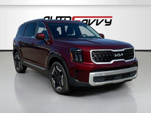 Used 2024 Kia Telluride EX w/ EX Captain's Chair Package AWD/4WD image 1