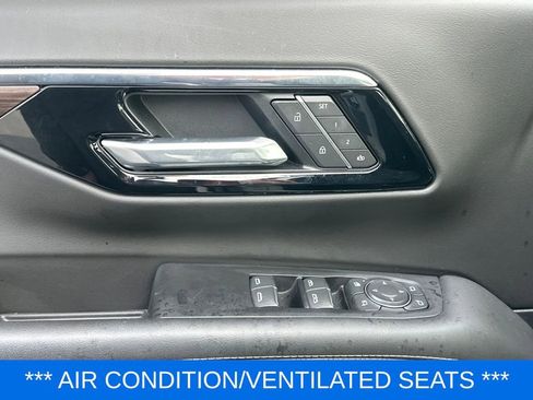 Used 2025 Chevrolet Suburban Premier image 14