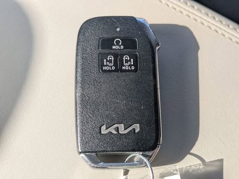 Used 2024 Kia Carnival LX image 26
