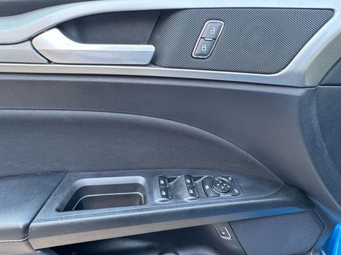 Used 2020 Ford Fusion SE image 25