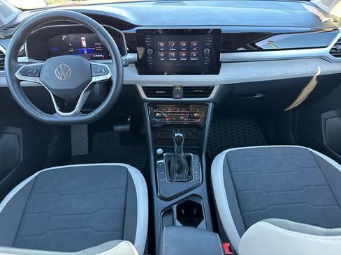 Certified 2025 Volkswagen Taos SE image 29