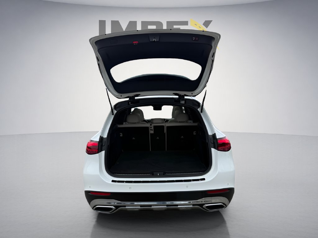 Used 2023 Mercedes-Benz GLC 300 4MATIC w/ Exclusive Trim Package image 32