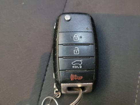 Used 2016 Kia Sorento L image 32