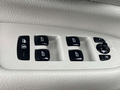 Used 2020 Volvo XC90 T5 Momentum w/ Protection Package Premier image 16