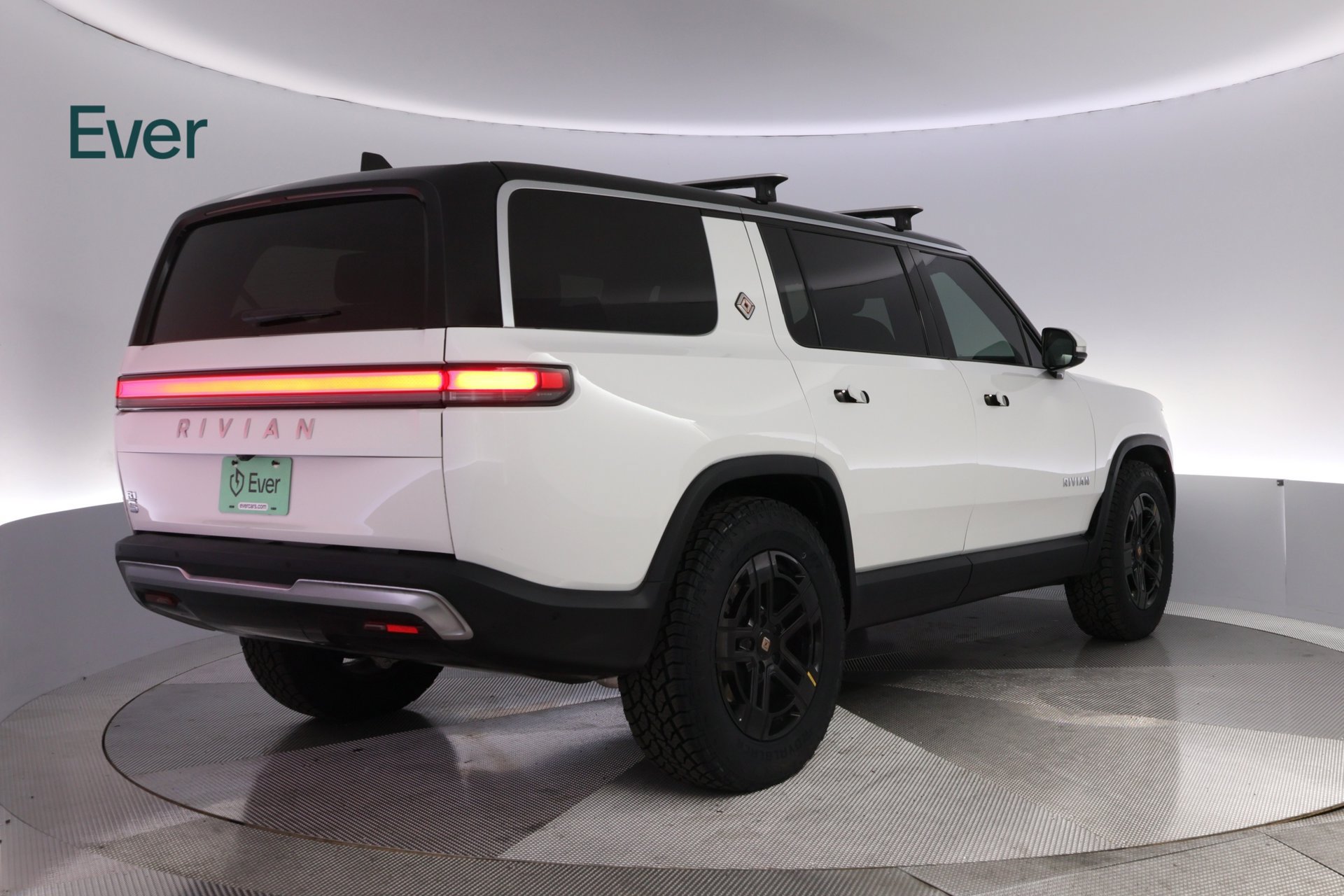 Used 2023 Rivian R1S Adventure Dual AWD/4WD image 3