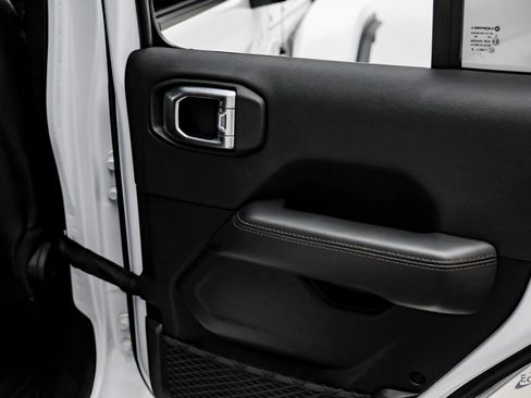 Used 2022 Jeep Wrangler Unlimited Rubicon w/ Xtreme Recon 35" Tire Package image 91