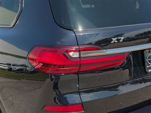 Used 2021 BMW X7 M50i w/ Executive Package image 11