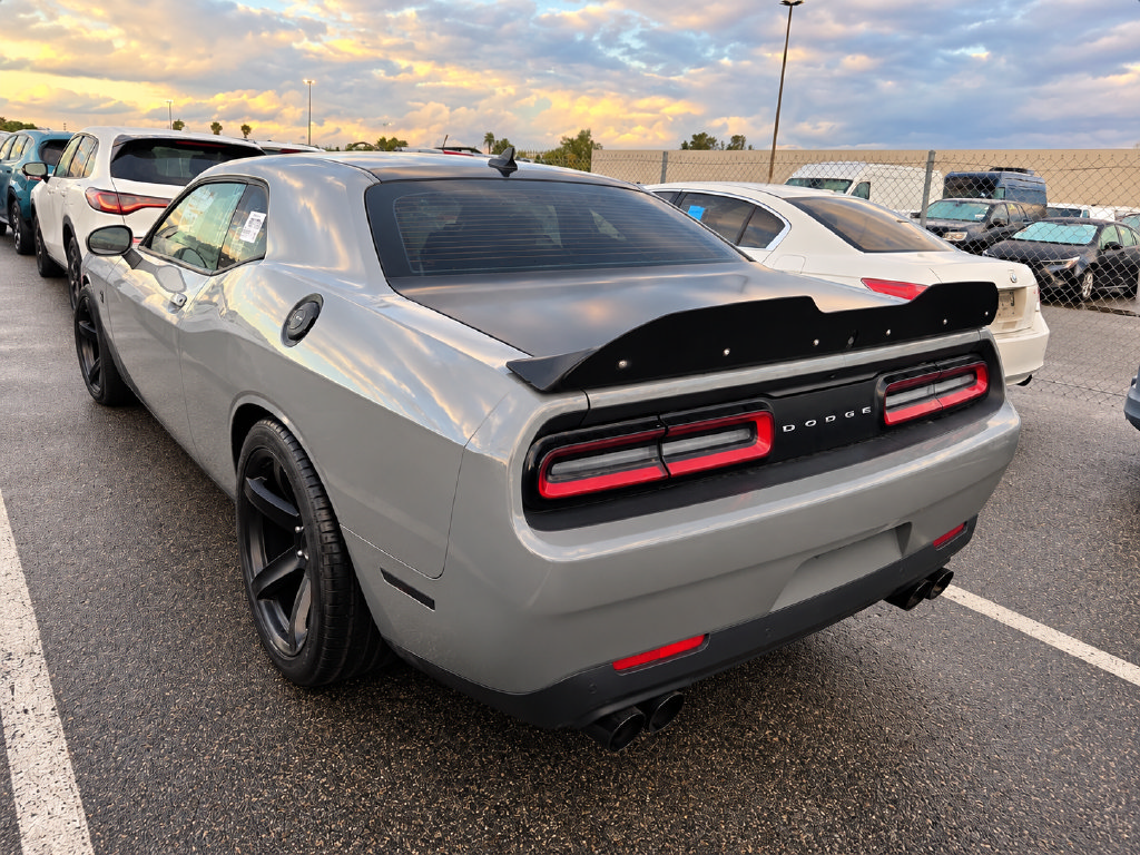 Used 2018 Dodge Challenger SRT Hellcat RWD image 3
