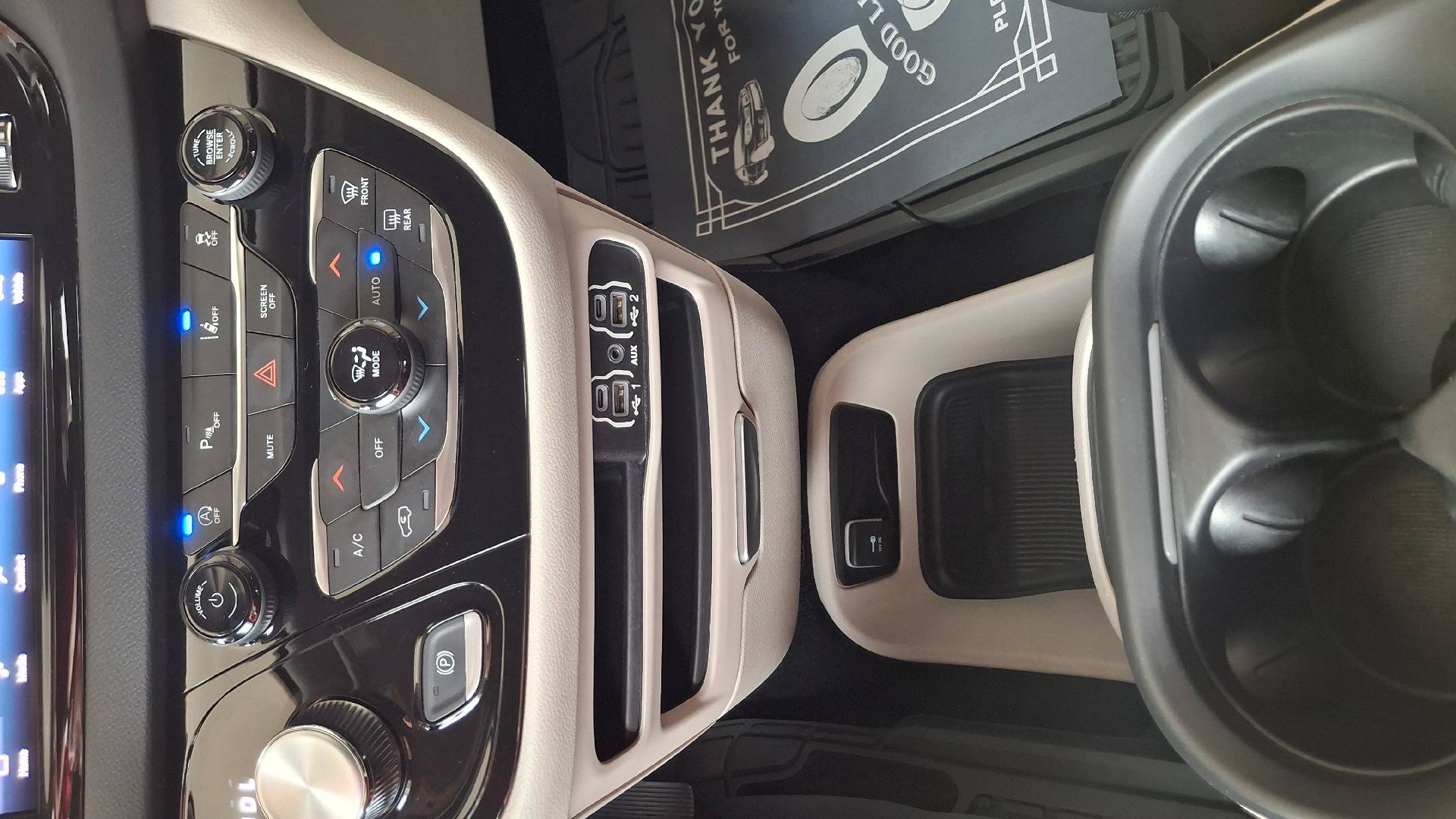 Used 2023 Chrysler Pacifica Touring-L FWD image 20