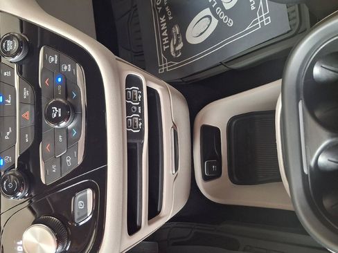 Used 2023 Chrysler Pacifica Touring-L FWD image 20