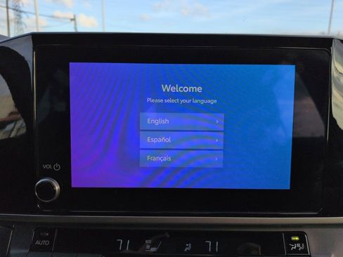 Certified 2025 Toyota Camry SE image 19