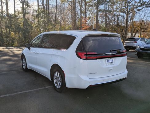 New 2026 Chrysler Pacifica Select image 7