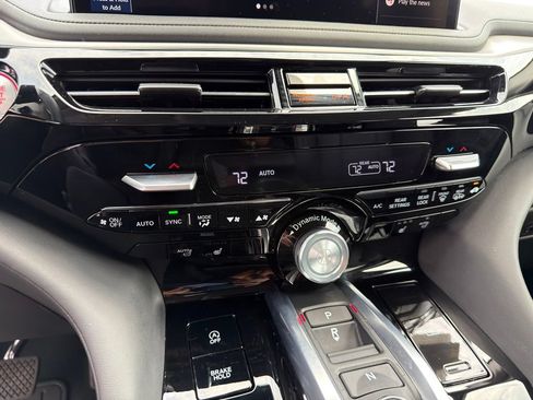 Certified 2026 Acura MDX w/ Technology Package FWD image 32