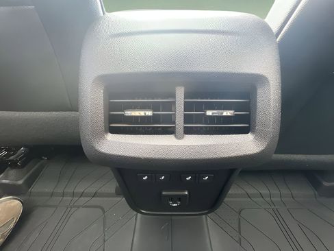 Certified 2024 Chevrolet Equinox Premier image 22