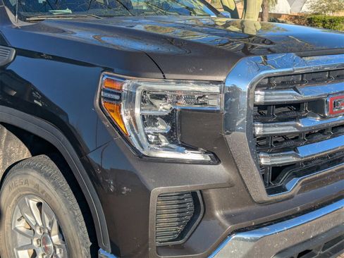 Used 2022 GMC Sierra 1500 SLE image 4