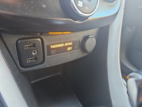 Used 2021 Chevrolet Trax LT w/ LT Convenience Package image 12