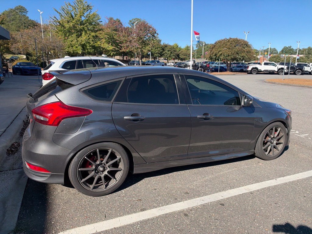 Used 2017 Ford Focus ST w/ Equipment Group 402A FWD image 6