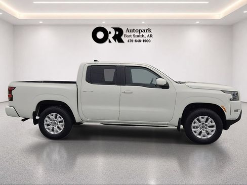 Used 2023 Nissan Frontier SV w/ SV Convenience Package AWD/4WD image 6