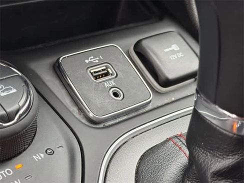 Used 2022 Jeep Cherokee Trailhawk image 23