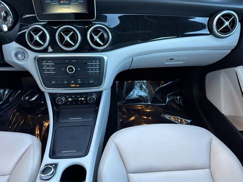 Used 2015 Mercedes-Benz CLA 250 image 29