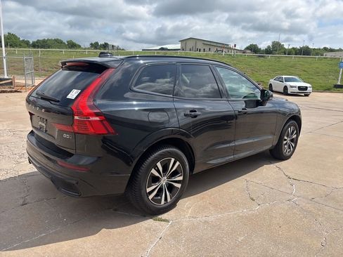 Used 2024 Volvo XC60 B5 Core AWD/4WD image 4