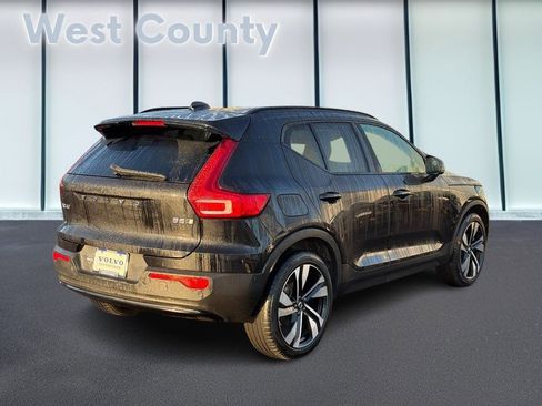 Used 2023 Volvo XC40 B5 Ultimate w/ Protection Package Premier image 2