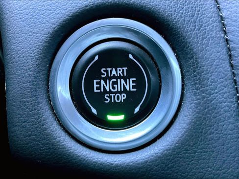 Used 2021 Chevrolet Suburban RST w/ Luxury Package image 32