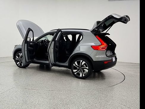 New 2026 Volvo XC40 B5 Plus w/ Climate Package AWD/4WD image 12
