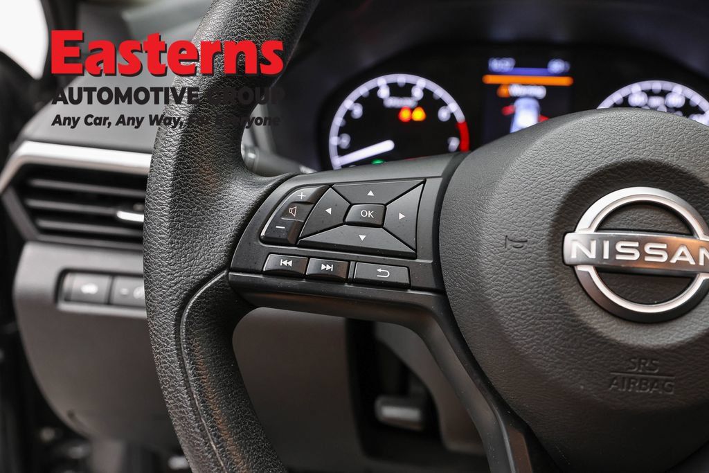 Used 2023 Nissan Altima 2.5 S FWD image 14