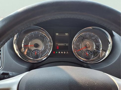 Used 2016 Chrysler Town & Country Touring w/ Driver Convenience Group FWD image 13