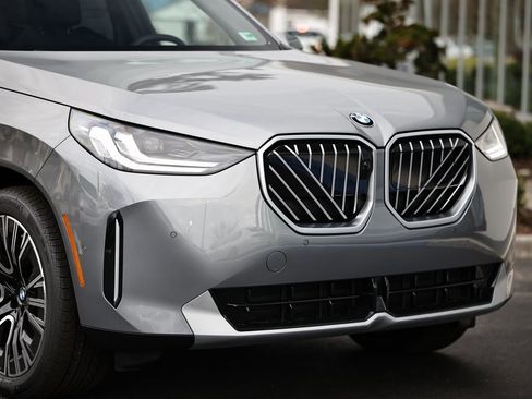 New 2026 BMW X3 xDrive30 w/ Premium Package image 2