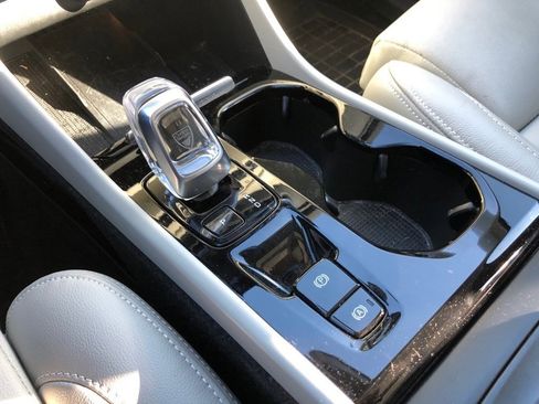 Used 2023 Volvo XC40 B5 Ultimate w/ Protection Package Premier image 31