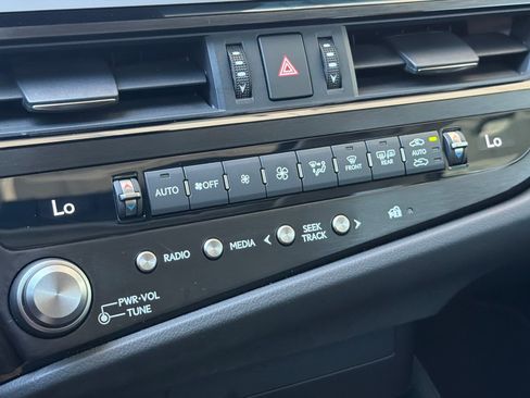Certified 2025 Lexus ES 350 FWD image 25