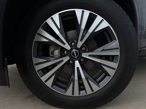Used 2023 Nissan Rogue SV AWD/4WD image 9