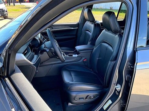 New 2025 Jeep Grand Cherokee Limited w/ Trailer Tow Package image 12