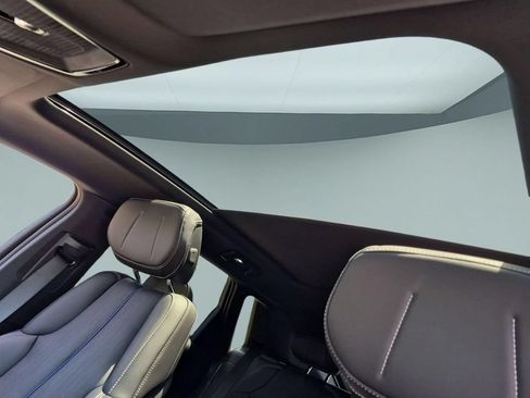 New 2026 Cadillac Lyriq Luxury AWD/4WD image 10