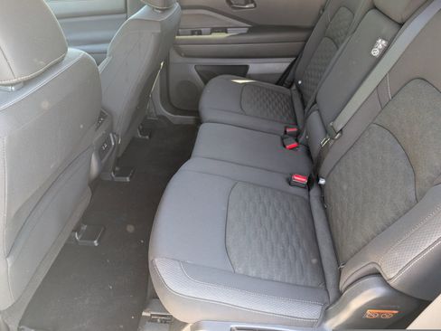 Used 2024 Nissan Pathfinder SV FWD image 12