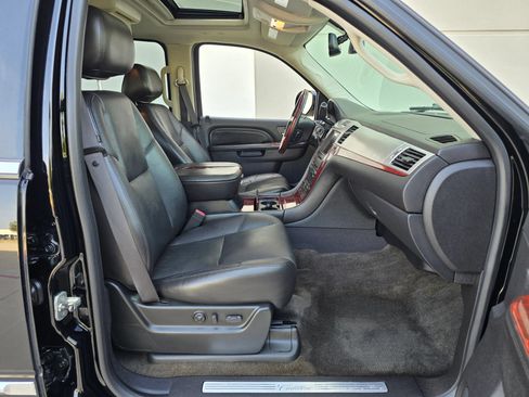 Used 2010 Cadillac Escalade EXT Luxury AWD/4WD image 22