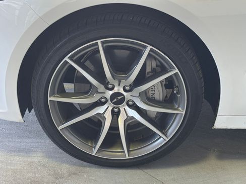 Used 2025 Genesis G70 2.5T image 30