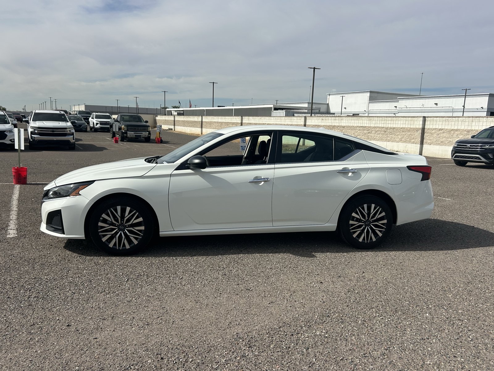 Used 2025 Nissan Altima 2.5 SV AWD/4WD image 2