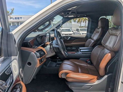 Used 2023 Lincoln Navigator Reserve AWD/4WD image 9