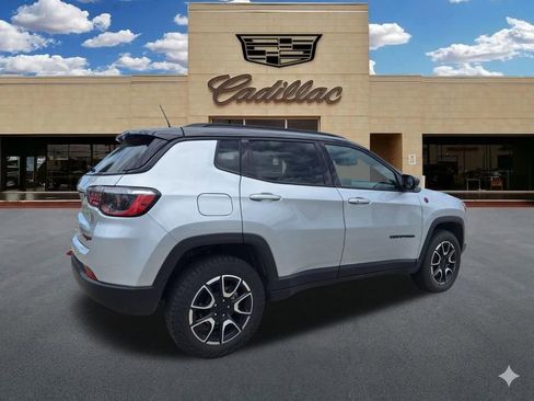 Used 2024 Jeep Compass Trailhawk AWD/4WD image 3