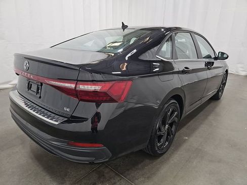 Used 2025 Volkswagen Jetta SE w/ Sunroof Package FWD image 3